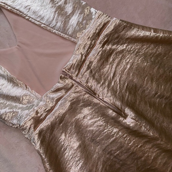 LIGHT PINK V-NECK BACKLESS SATIN ROMPER W/ BACK ZIPPER · SIZE S · NWT - Picture 9 of 10